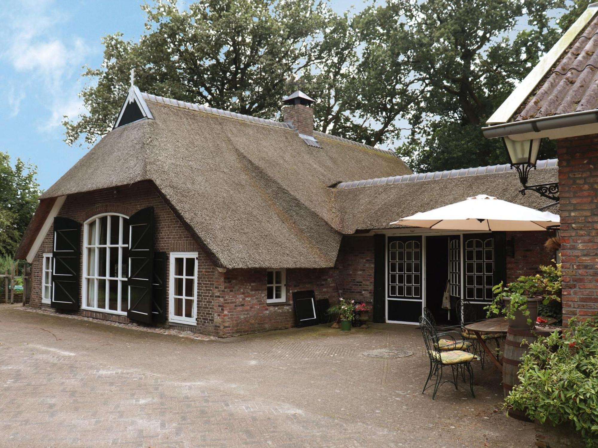 Villa On An Estate In Rheezerveen With Garden Eksteriør bilde